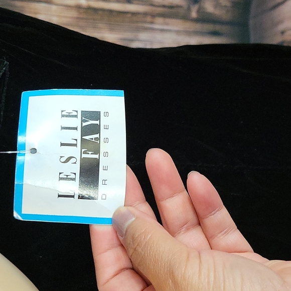 Leslie Fay Women's Black Velvet Dress Size 8 - Picture 8 of 12